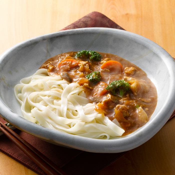 A bowl of kishimen noodles with curry sauce