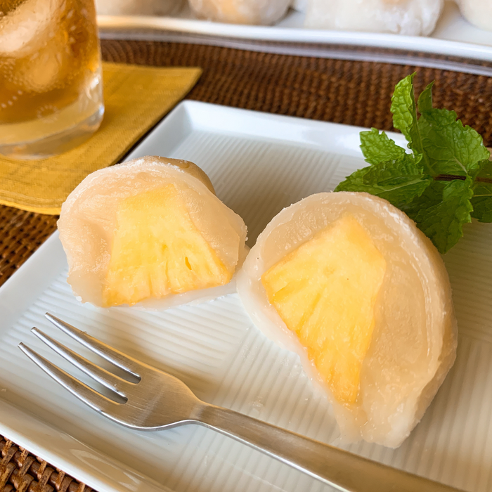 Half cut pineapple daifuku