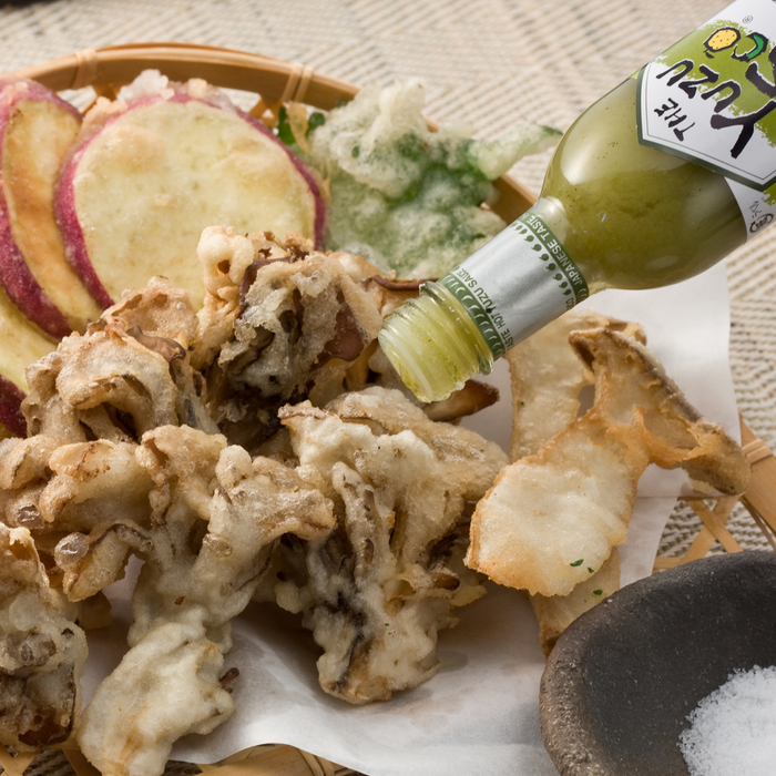 Man pouring yuzu hot sauce onto mushroom tempura
