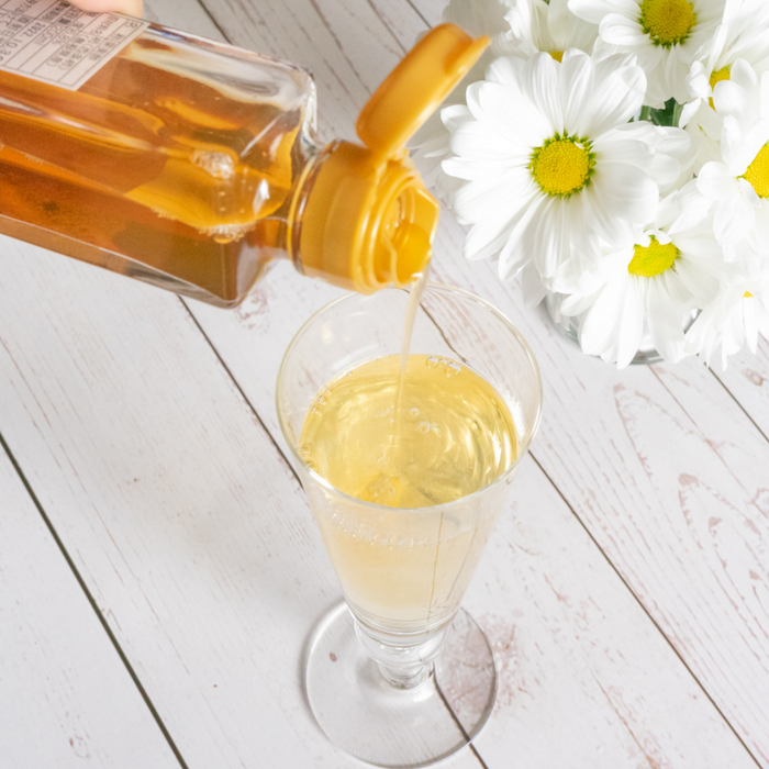 Man pouring persimmon vinegar onto sparkling water