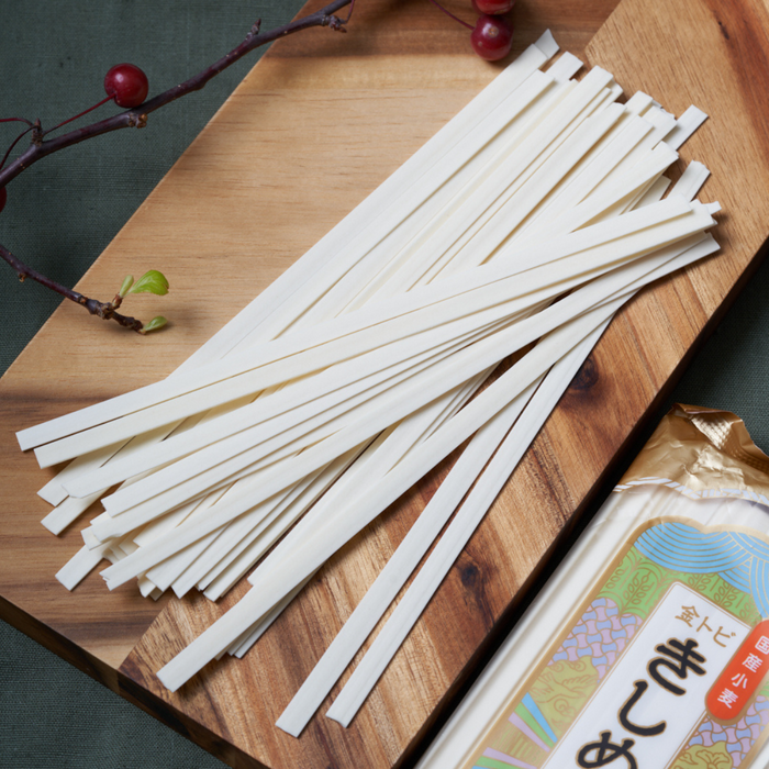 Dry kishimen udon noodles placed on cutting board