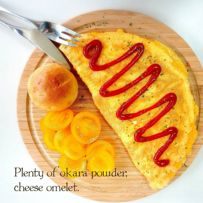 Omelet and tomatoes